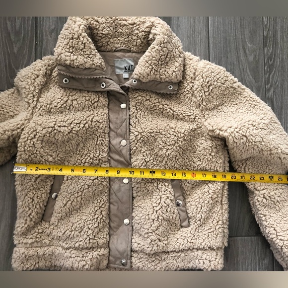 Kut from the Kloth|Tan Teddy jacket with front pockets•••Perfect for fall/winter - Picture 11 of 15